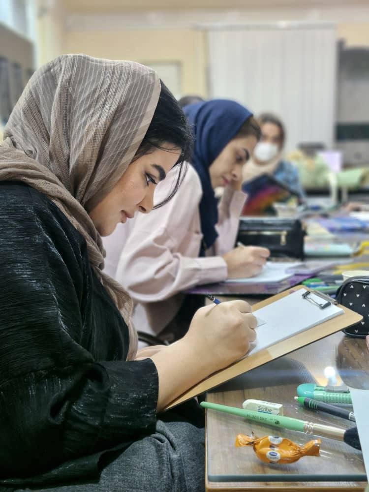 محیط آموزشگاه نقاشی آذرین
