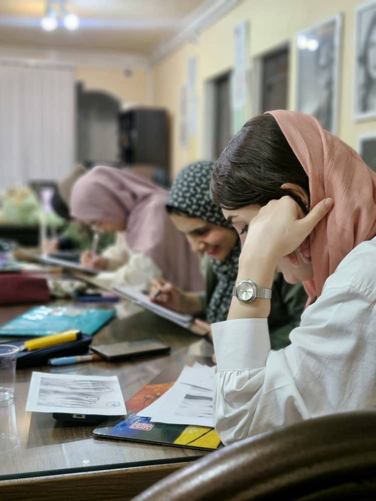 دوره‌ها و خدمات آموزشگاه نقاشی آذرین