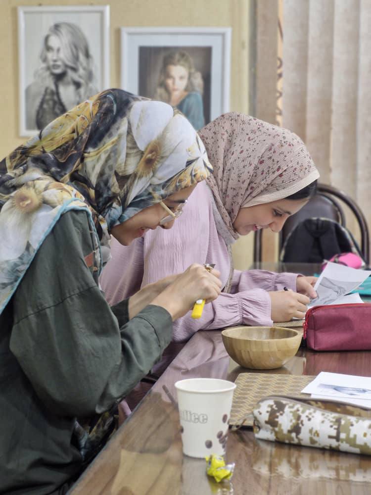 خدمات آموزشگاه نقاشی آذرین